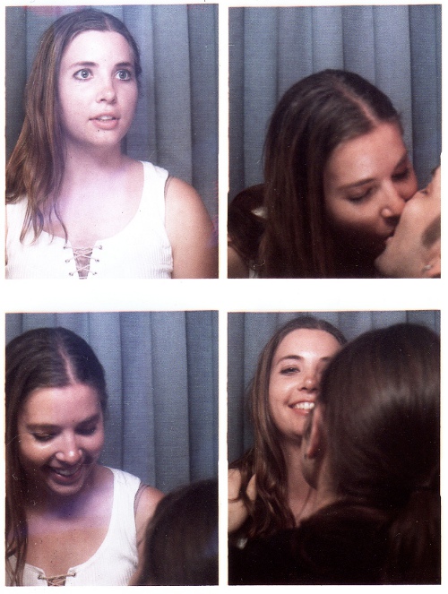 Romantic photobooth snaps - Pic 1