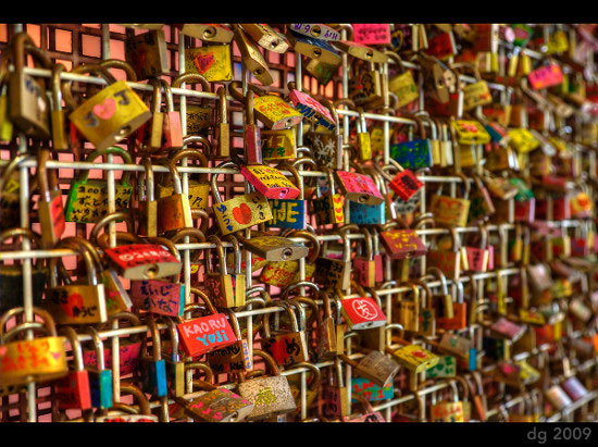 Love padlocks - Korakuen, Japan